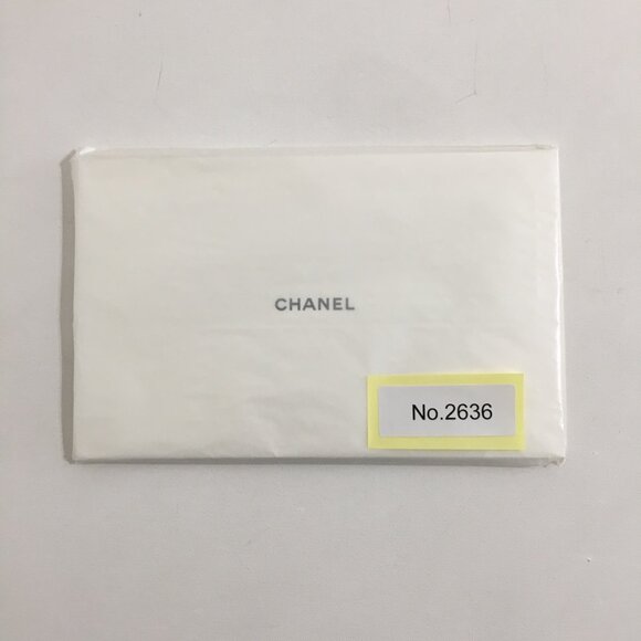 CHANEL NEW! Leather Polishing Cloth 8"x 5.5" White Flannel w/CHANEL Prints - Picture 9 of 10